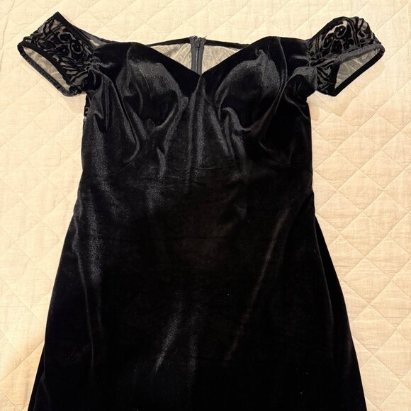 Off Shoulder Long, Floor Length Black Velvet Formal Gown With Lace - Picture 10 of 12